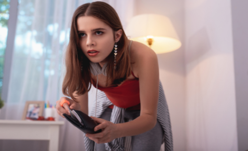 1713928221140580.png 美女.png