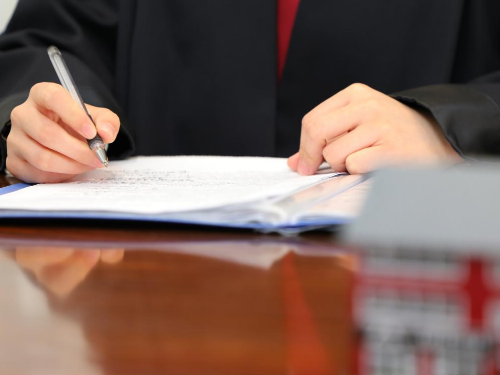 长期跨区接送外孙女难倒花甲老人，冠领律师巧用继承诉讼+温情调解助力化解难题-2