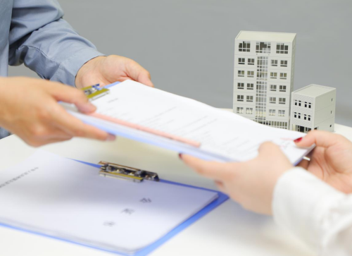 租商铺支付定金后房东却“消失不见”，冠领律师助租户追回双倍定金及利息-1