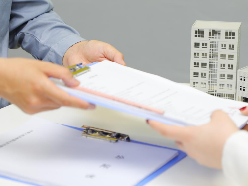 上海七旬老人卖房遇违约,冠领律师代理起诉确认合同解除并扣留定金-1 上海七旬老人卖房遇违约,冠领律师代理起诉确认合同解除并扣留定金-1