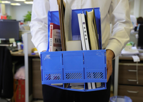 员工被公司安排待岗薪资大幅下调,冠领律师助其破“用工混同”困局获赔33万余元-1 员工被公司安排待岗薪资大幅下调,冠领律师助其破“用工混同”困局获赔33万余元-1