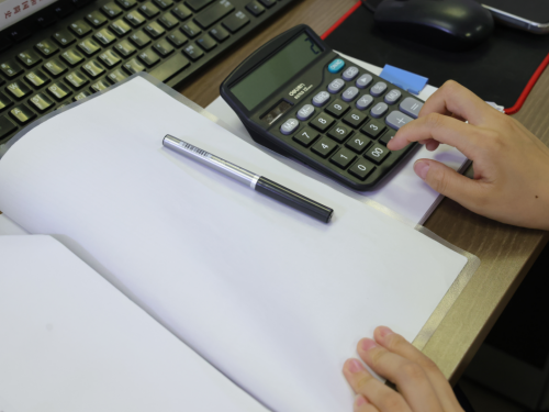 信用卡被朋友用至逾期不还还遭反诉，冠领律师帮助女子胜诉锁定20万元债权-1