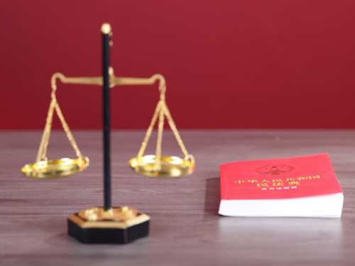 广州三男子抗拒执法涉嫌袭警罪,冠领律师为委托人辩护获从轻处罚-2 广州三男子抗拒执法涉嫌袭警罪,冠领律师为委托人辩护获从轻处罚-2