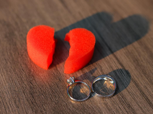 重庆男子与妻子分居五年离婚被驳回，冠领律师助其离婚并拿到孩子抚养权-1