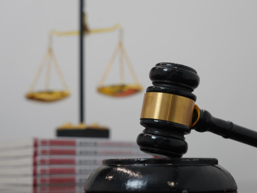 前妻趁男子病重与其签订不公平协议，冠领律师助男子保住财产维持原约定-2