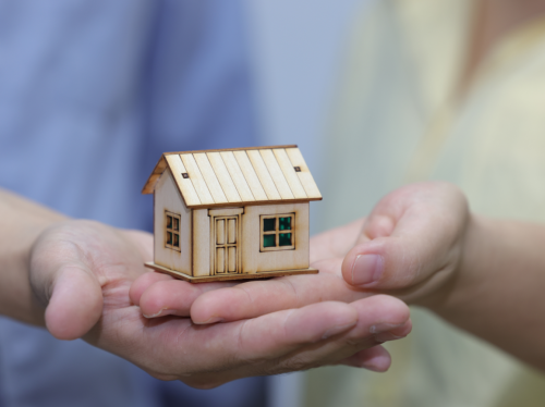 房屋被弟弟一家占用二十载维权难,冠领律师寻证破局助男子两审连胜拿回房屋-1 房屋被弟弟一家占用二十载维权难,冠领律师寻证破局助男子两审连胜拿回房屋-1