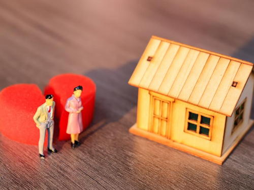 “黄昏恋”夫妻相差30岁产生信任危机，冠领律师以法为据帮女方保住婚姻-1