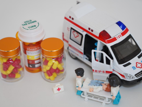 酒吧销售总监工作昼夜颠倒突发急病，冠领律师为其争得欠发工资与医疗费63.4万-1