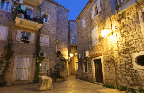 1688365911308896.png 房产2.png